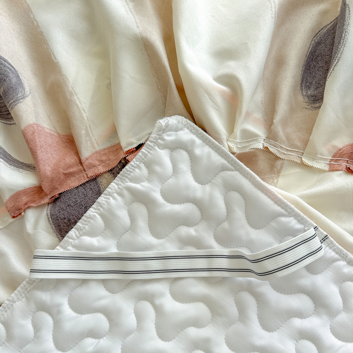 91家纺网 家纺一手货源 找家纺 笠裙家纺 2025新款磨毛夹棉S边单件三件套韩版防滑床裙单床裙床裙单件 宠爱