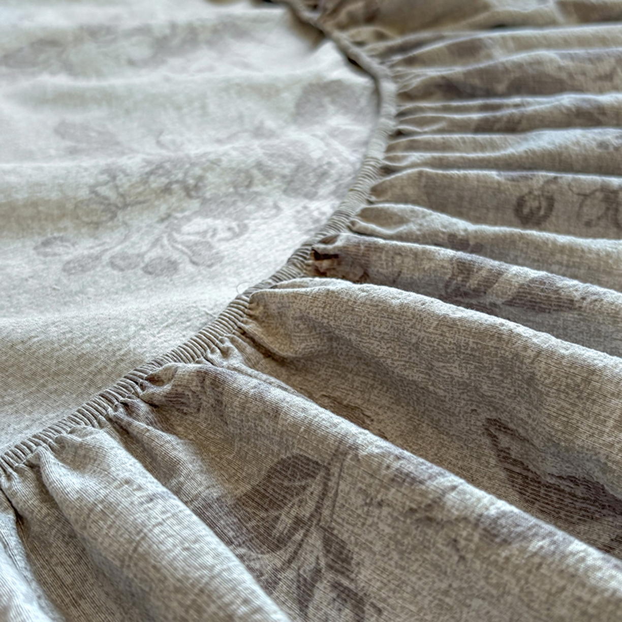 91家纺网 家纺一手货源 找家纺 悦织湾家纺 2025新款复古原麻床笠天然质朴舒适透气轻奢中式典雅精致单床笠床笠单品枕套三件套 复古原麻-灰柏银霜
