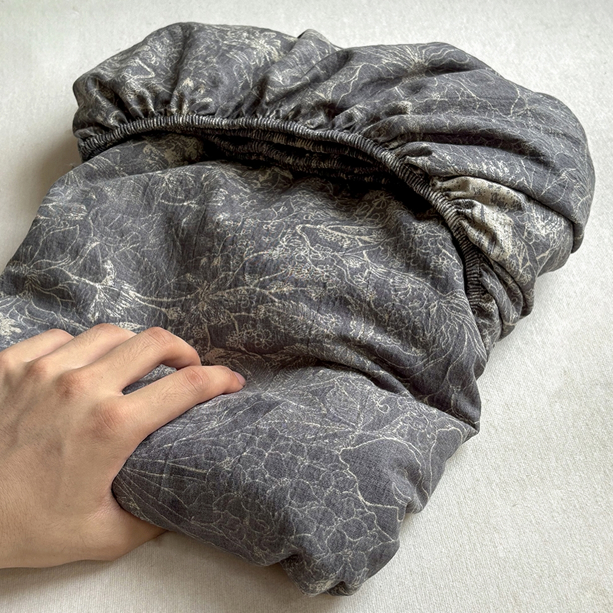 91家纺网 家纺一手货源 找家纺 悦织湾家纺 2025新款复古原麻床笠天然质朴舒适透气轻奢中式典雅精致单床笠床笠单品枕套三件套 复古原麻-铜雀