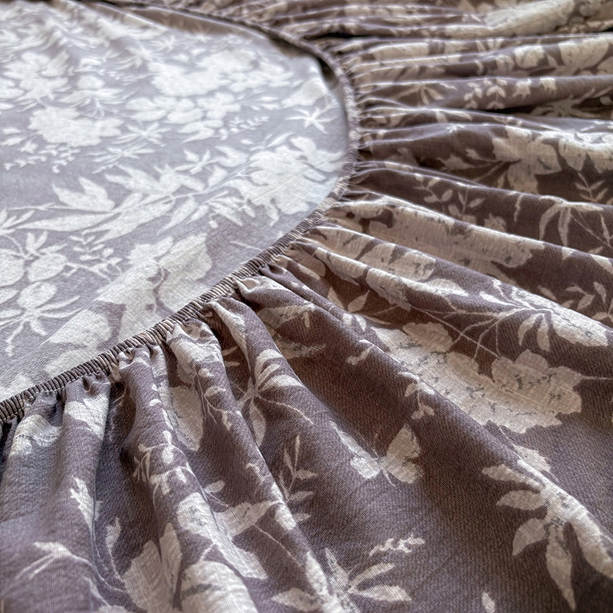 91家纺网 家纺一手货源 找家纺 悦织湾家纺 2025新款复古原麻床笠天然质朴舒适透气轻奢中式典雅精致单床笠床笠单品枕套三件套 复古原麻-山野春花