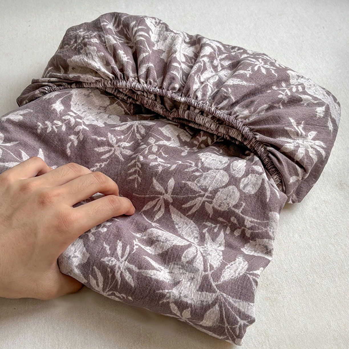 91家纺网 家纺一手货源 找家纺 悦织湾家纺 2025新款复古原麻床笠天然质朴舒适透气轻奢中式典雅精致单床笠床笠单品枕套三件套 复古原麻-山野春花