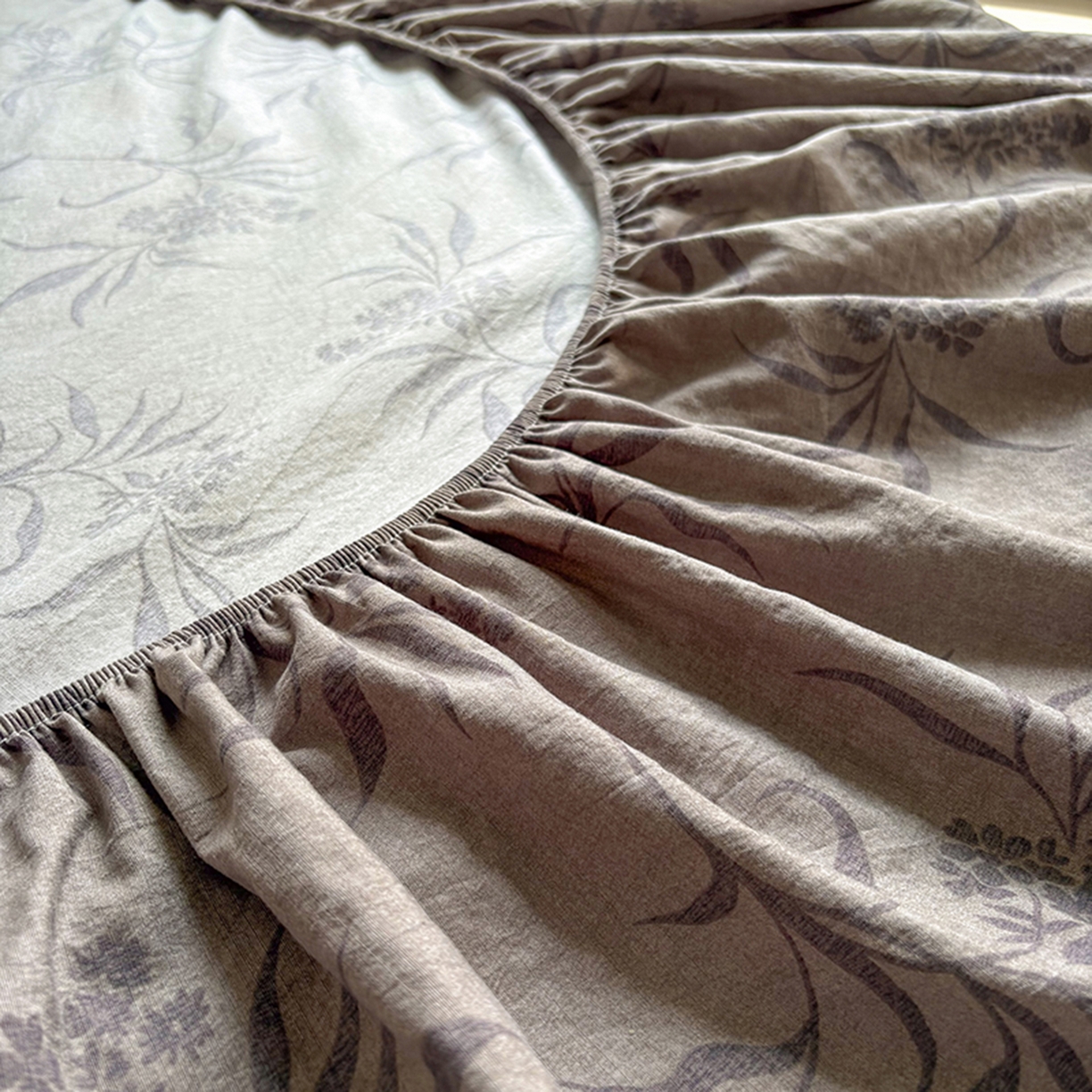 91家纺网 家纺一手货源 找家纺 悦织湾家纺 2025新款复古原麻床笠天然质朴舒适透气轻奢中式典雅精致单床笠床笠单品枕套三件套 复古原麻-木槿咖