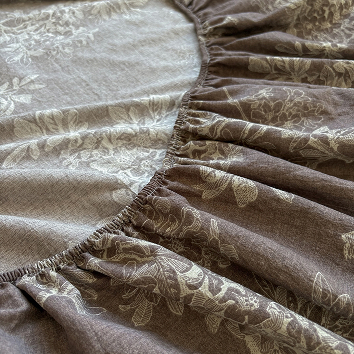 91家纺网 家纺一手货源 找家纺 悦织湾家纺 2025新款复古原麻床笠天然质朴舒适透气轻奢中式典雅精致单床笠床笠单品枕套三件套 复古原麻-锦瑟咖