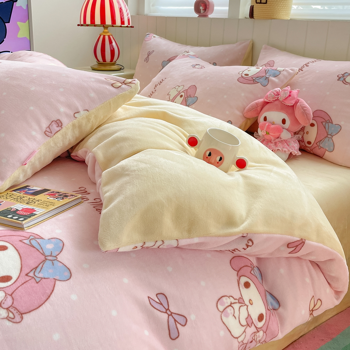 91家纺网 家纺一手货源 找家纺 金爱家 2025新款A类正版三丽鸥授权卡通加厚高克重牛奶绒系列四件套 绒三丽鸥-少女美乐蒂