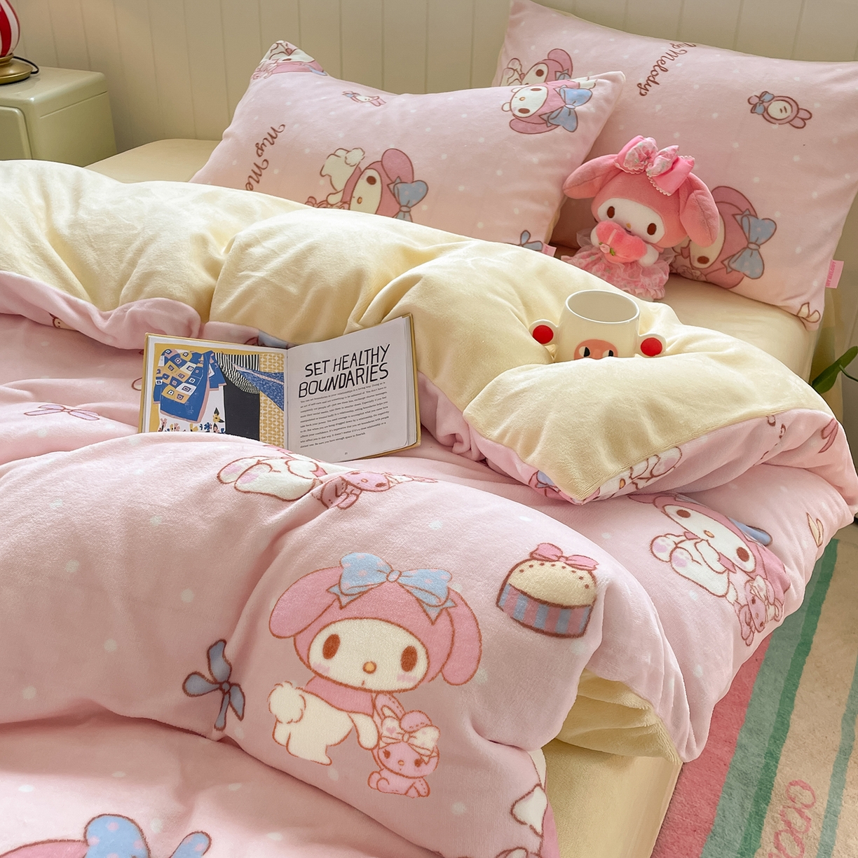 91家纺网 家纺一手货源 找家纺 金爱家 2025新款A类正版三丽鸥授权卡通加厚高克重牛奶绒系列四件套 绒三丽鸥-少女美乐蒂