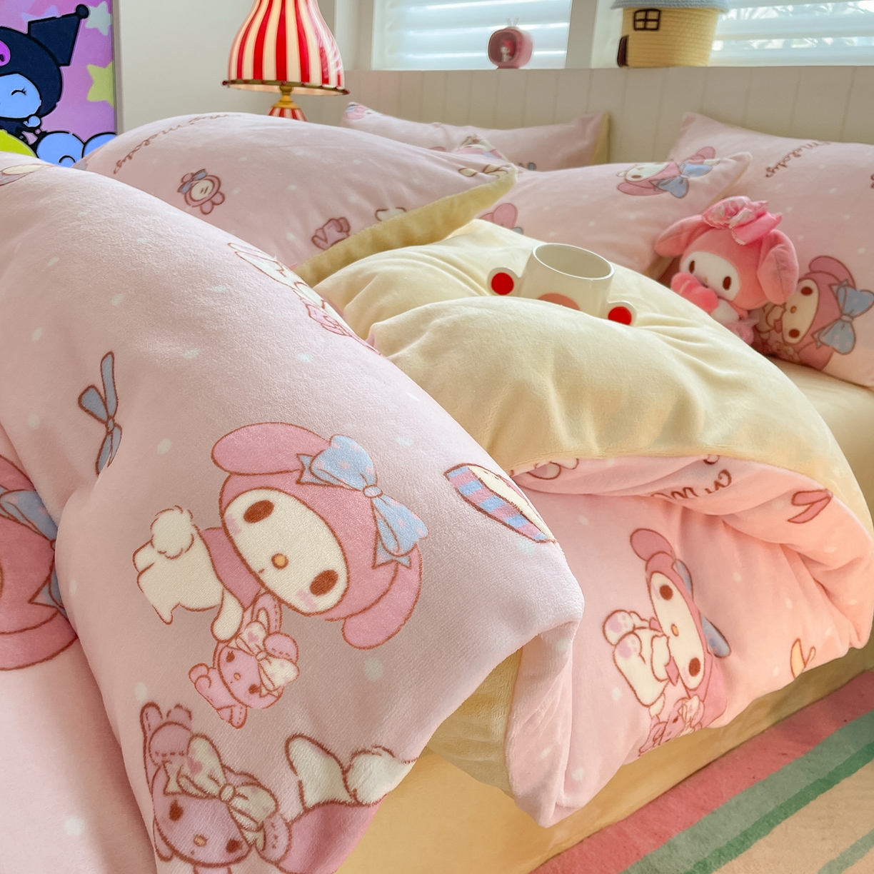 91家纺网 家纺一手货源 找家纺 金爱家 2025新款A类正版三丽鸥授权卡通加厚高克重牛奶绒系列四件套 绒三丽鸥-少女美乐蒂