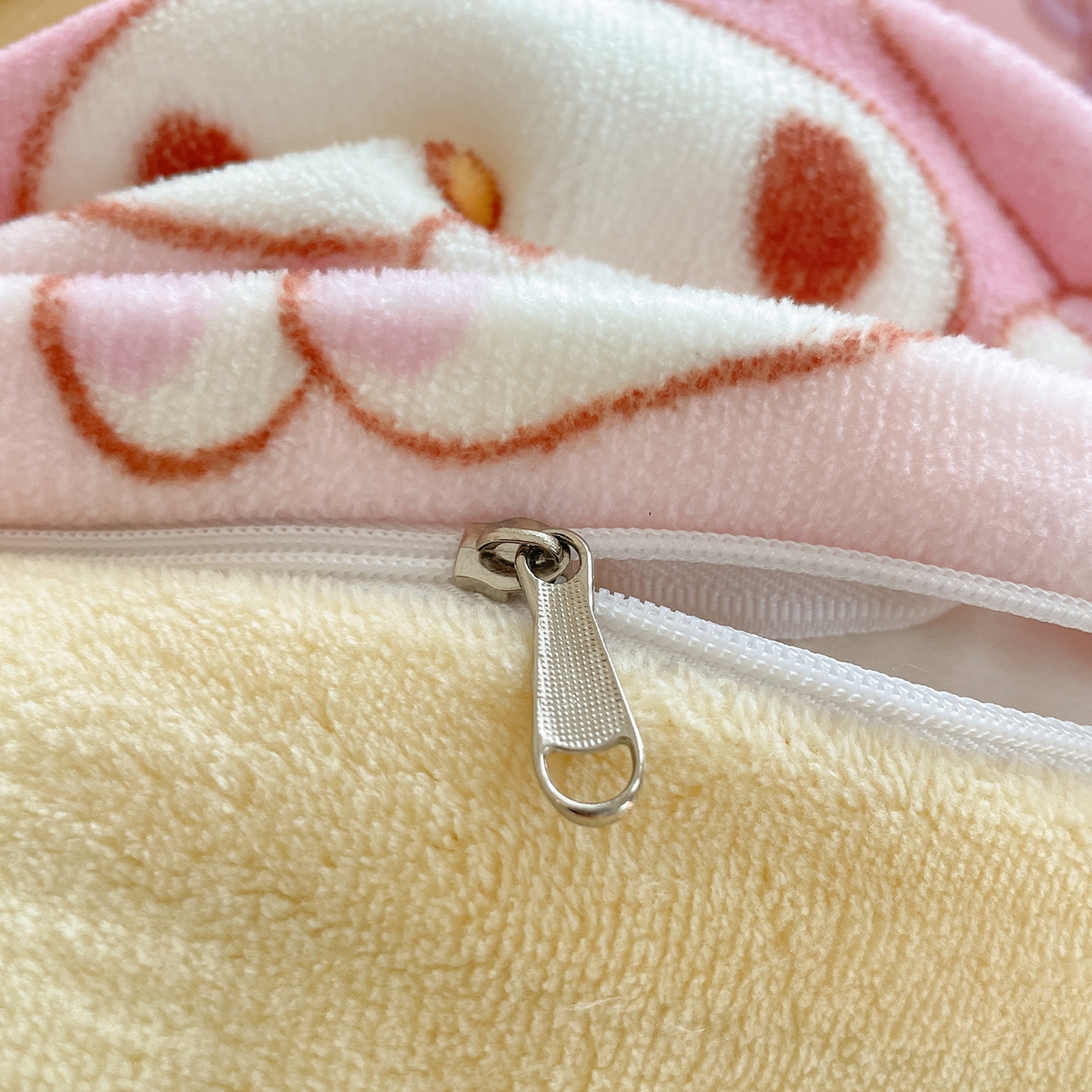 91家纺网 家纺一手货源 找家纺 金爱家 2025新款A类正版三丽鸥授权卡通加厚高克重牛奶绒系列四件套 绒三丽鸥-少女美乐蒂