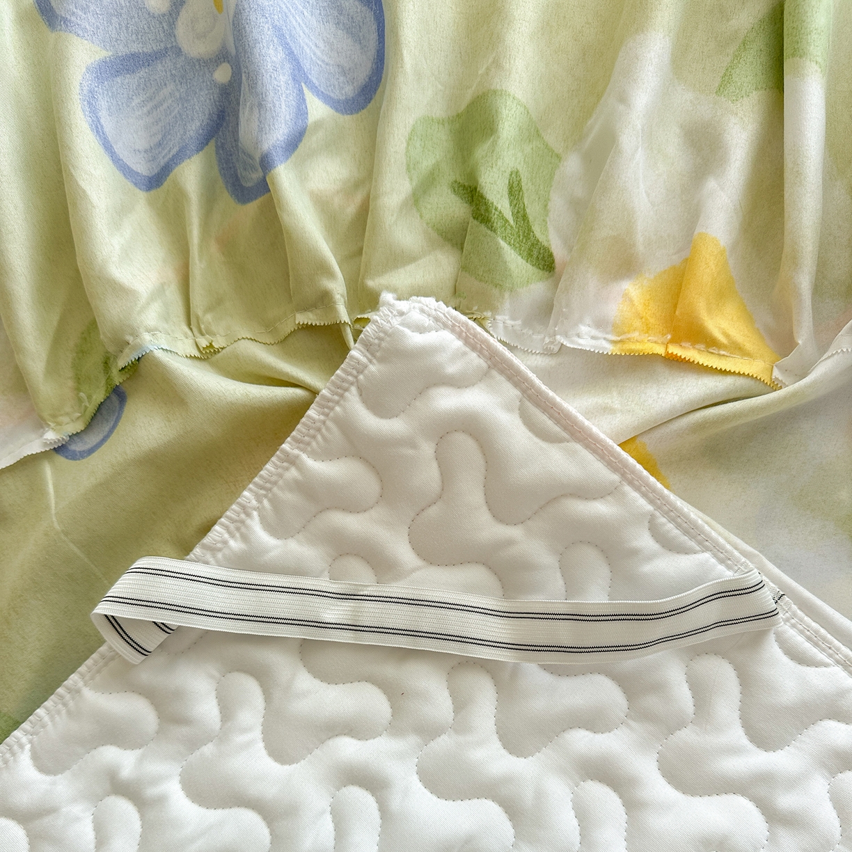 91家纺网 家纺一手货源 找家纺 笠裙家纺 2025新款磨毛夹棉S边单件三件套韩版防滑床裙单床裙床裙单件 花爱