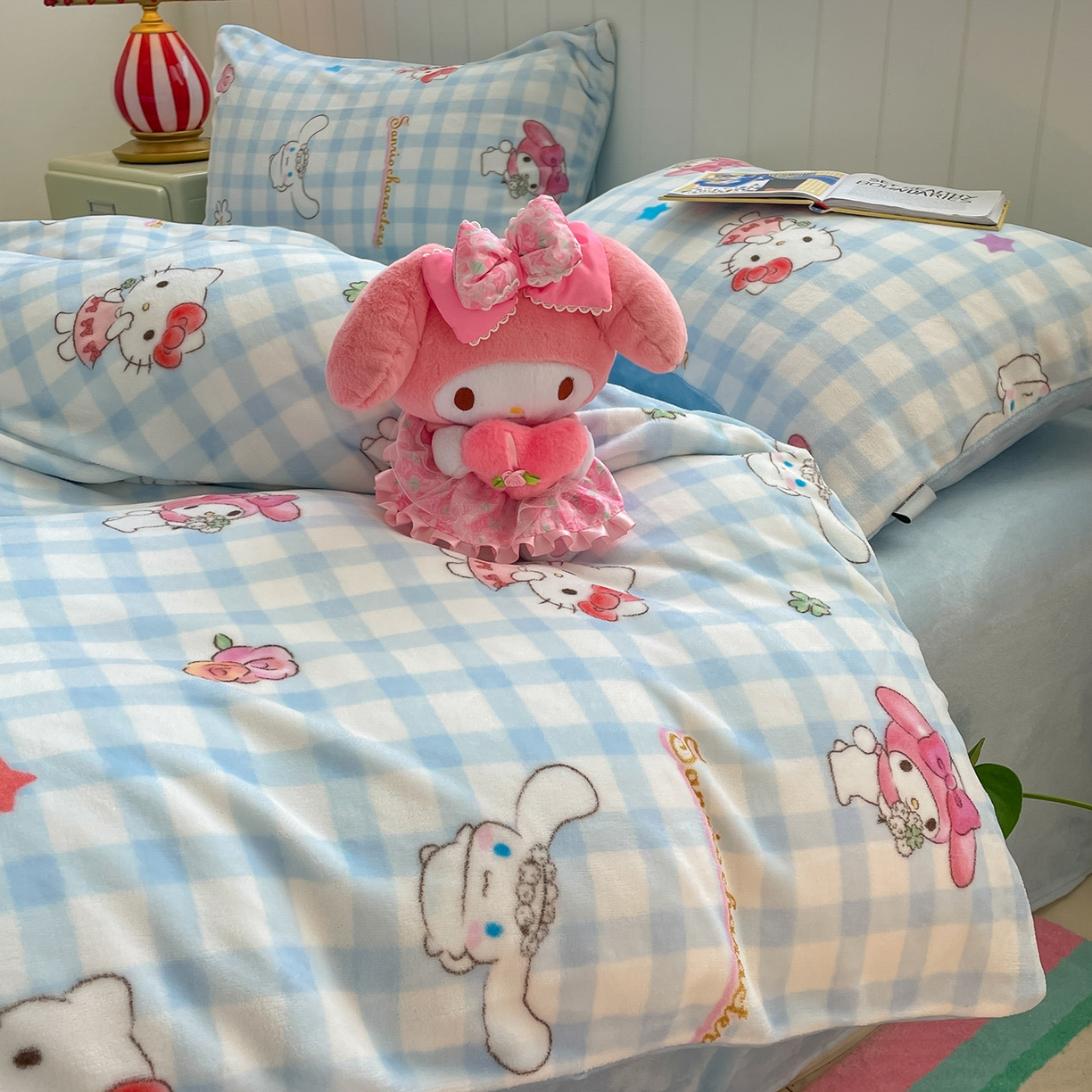 91家纺网 家纺一手货源 找家纺 金爱家 2025新款A类正版三丽鸥授权卡通加厚高克重牛奶绒系列四件套 绒三丽鸥-少女梦