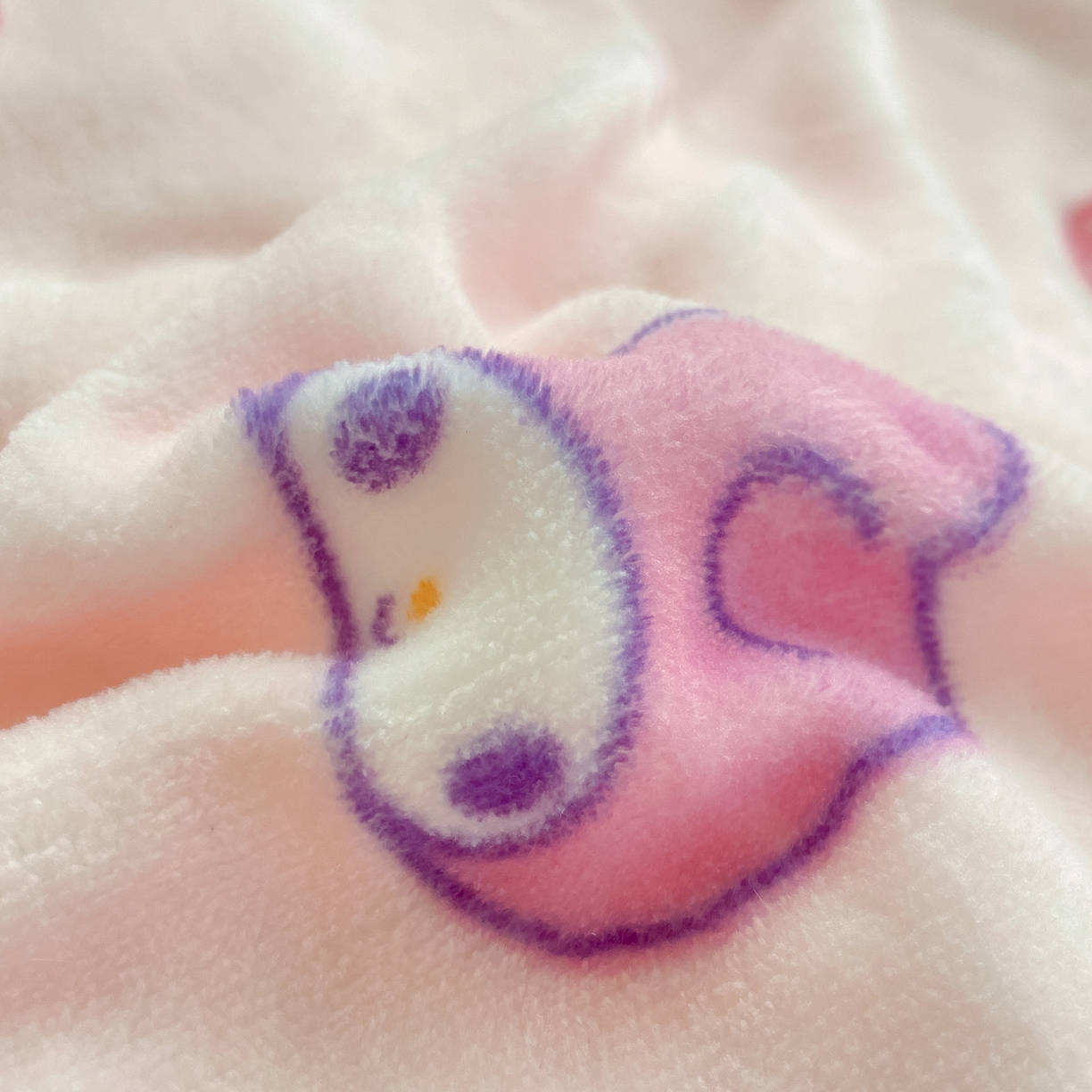 91家纺网 家纺一手货源 找家纺 金爱家 2025新款A类正版三丽鸥授权卡通加厚高克重牛奶绒系列四件套 绒三丽鸥-糖果美乐蒂