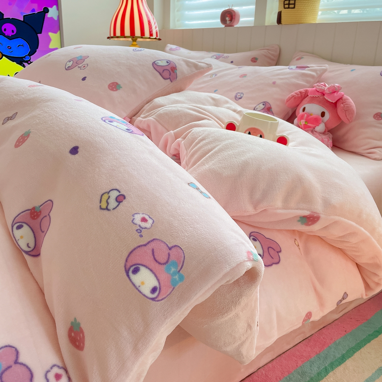 91家纺网 家纺一手货源 找家纺 金爱家 2025新款A类正版三丽鸥授权卡通加厚高克重牛奶绒系列四件套 绒三丽鸥-糖果美乐蒂