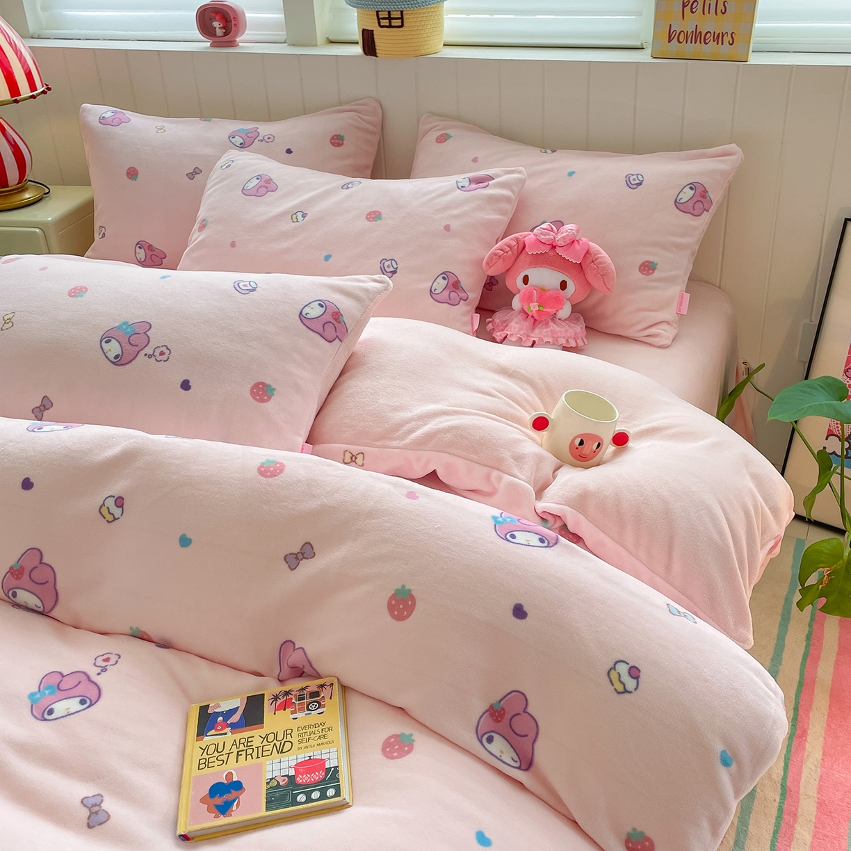 91家纺网 家纺一手货源 找家纺 金爱家 2025新款A类正版三丽鸥授权卡通加厚高克重牛奶绒系列四件套 绒三丽鸥-糖果美乐蒂