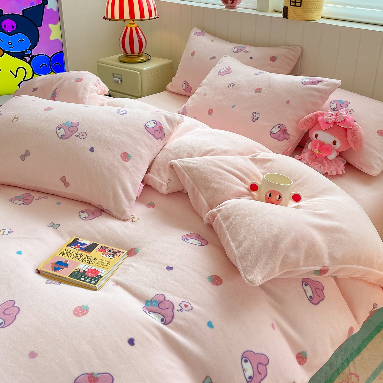 91家纺网 家纺一手货源 找家纺 金爱家 2025新款A类正版三丽鸥授权卡通加厚高克重牛奶绒系列四件套 绒三丽鸥-糖果美乐蒂