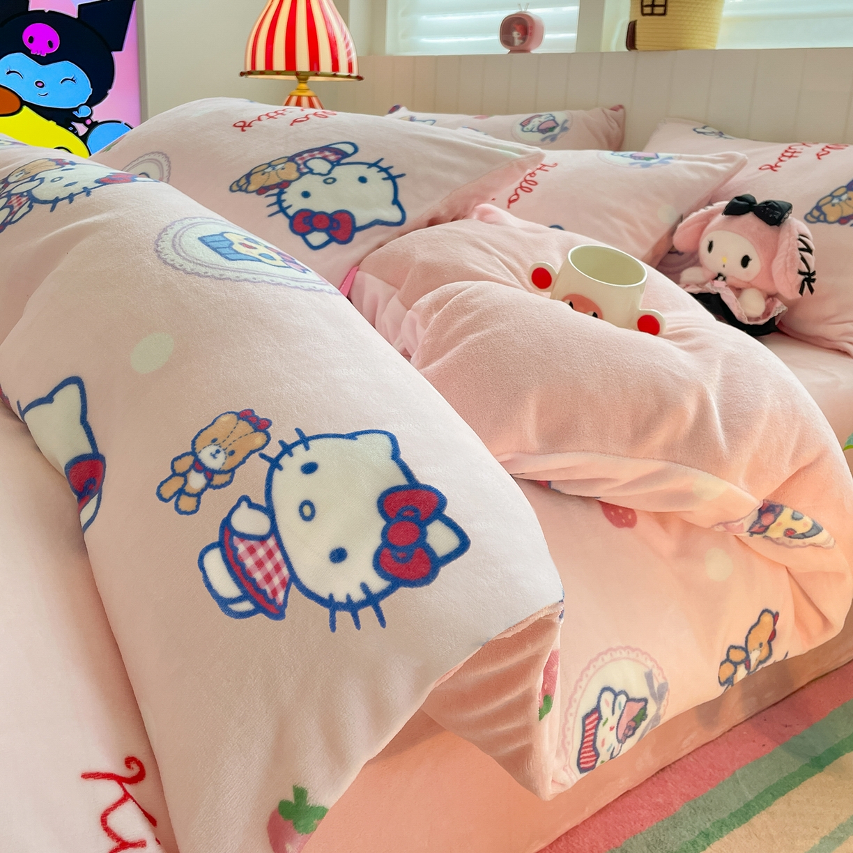 91家纺网 家纺一手货源 找家纺 金爱家 2025新款A类正版三丽鸥授权卡通加厚高克重牛奶绒系列四件套 绒三丽鸥-甜美kitty