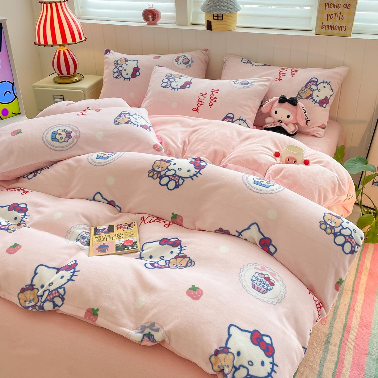 91家纺网 家纺一手货源 找家纺 金爱家 2025新款A类正版三丽鸥授权卡通加厚高克重牛奶绒系列四件套 绒三丽鸥-甜美kitty