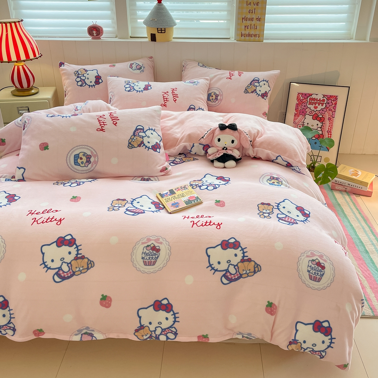 91家纺网 家纺一手货源 找家纺 金爱家 2025新款A类正版三丽鸥授权卡通加厚高克重牛奶绒系列四件套 绒三丽鸥-甜美kitty