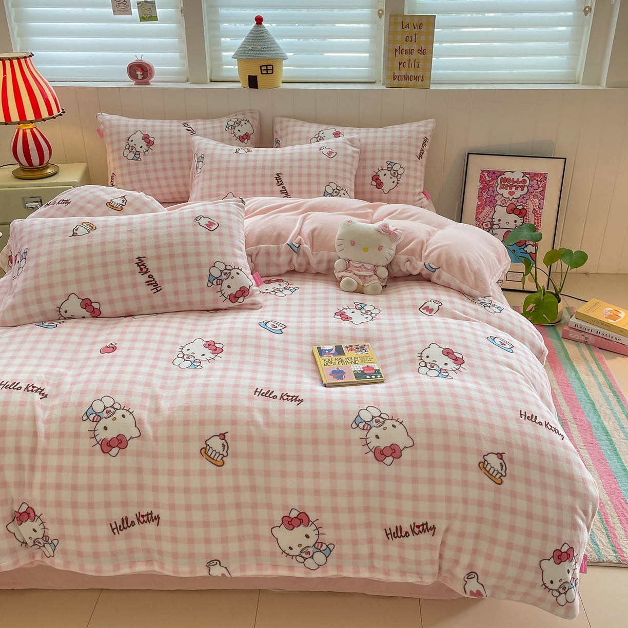 91家纺网 家纺一手货源 找家纺 金爱家 2025新款A类正版三丽鸥授权卡通加厚高克重牛奶绒系列四件套 绒三丽鸥-甜心kitty粉