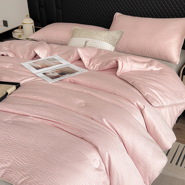 91家纺网 家纺一手货源 找家纺 娇逸家居 2025新款60支天丝棉提花贵妇银丝春秋被被子被芯可配同系列枕套床单 露华粉