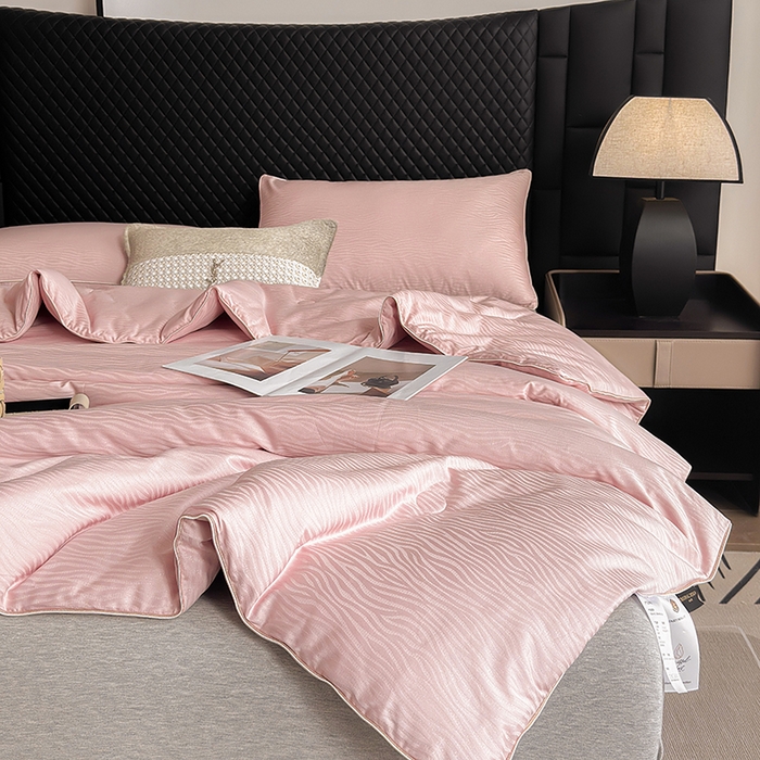 91家纺网 家纺一手货源 找家纺 娇逸家居 2025新款60支天丝棉提花贵妇银丝春秋被被子被芯可配同系列枕套床单 露华粉