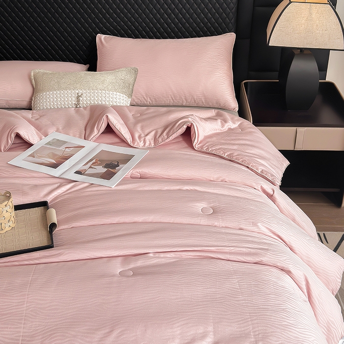 91家纺网 家纺一手货源 找家纺 娇逸家居 2025新款60支天丝棉提花贵妇银丝春秋被被子被芯可配同系列枕套床单 露华粉