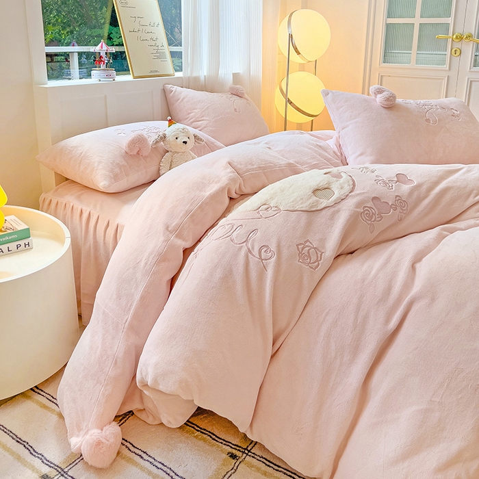 91家纺网 家纺一手货源 找家纺 亲亲公主 2025新款爱心 LOVE YOU 保暖四件套 浅粉玉