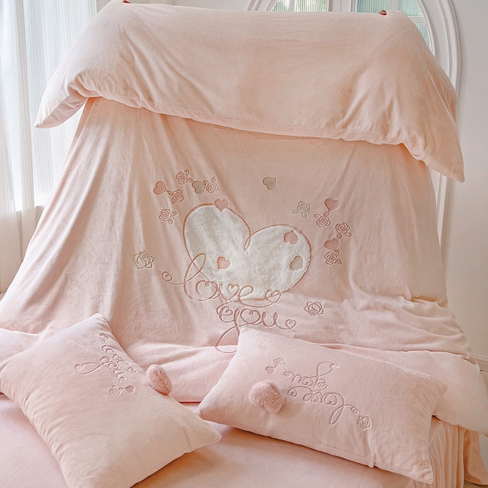 91家纺网 家纺一手货源 找家纺 亲亲公主 2025新款爱心 LOVE YOU 保暖四件套 浅粉玉