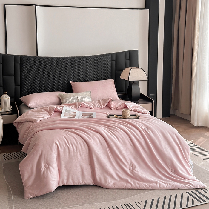 91家纺网 家纺一手货源 找家纺 娇逸家居 2025新款60支天丝棉提花贵妇银丝春秋被被子被芯可配同系列枕套床单 美乐粉