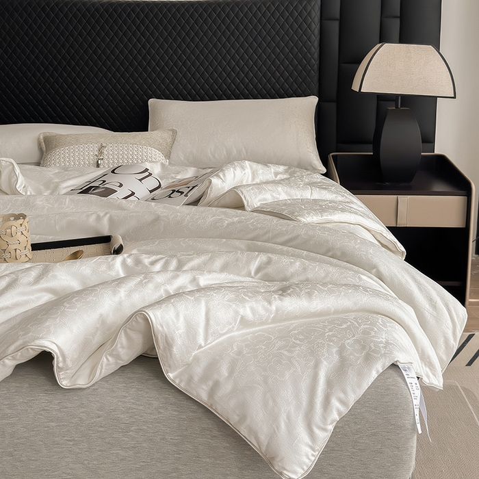 91家纺网 家纺一手货源 找家纺 娇逸家居 2025新款60支天丝棉提花贵妇银丝春秋被被子被芯可配同系列枕套床单 依琳白
