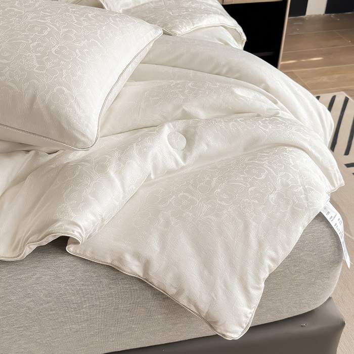 91家纺网 家纺一手货源 找家纺 娇逸家居 2025新款60支天丝棉提花贵妇银丝春秋被被子被芯可配同系列枕套床单 依琳白
