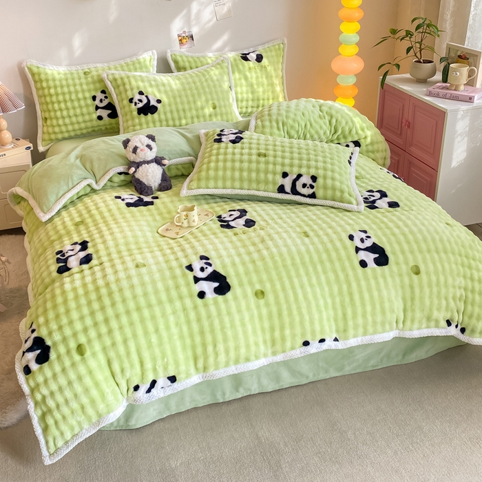 91家纺网 家纺一手货源 找家纺 悦织湾家纺 2025新款床单床笠款A类仿兔毛绒印花泡泡四件套轻奢牛奶绒四件套单双人学生宿舍 泡泡熊猫青绿