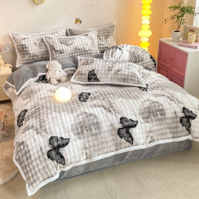 91家纺网 家纺一手货源 找家纺 悦织湾家纺 2025新款床单床笠款A类仿兔毛绒印花泡泡四件套轻奢牛奶绒四件套单双人学生宿舍 泡泡蝴蝶灰