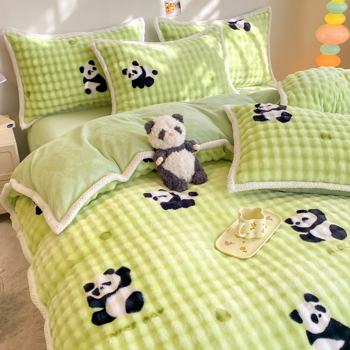 91家纺网 家纺一手货源 找家纺 悦织湾家纺 2025新款床单床笠款A类仿兔毛绒印花泡泡四件套轻奢牛奶绒四件套单双人学生宿舍 泡泡熊猫青绿