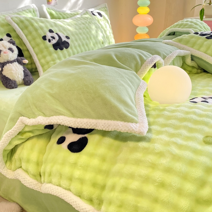 91家纺网 家纺一手货源 找家纺 悦织湾家纺 2025新款床单床笠款A类仿兔毛绒印花泡泡四件套轻奢牛奶绒四件套单双人学生宿舍 泡泡熊猫青绿