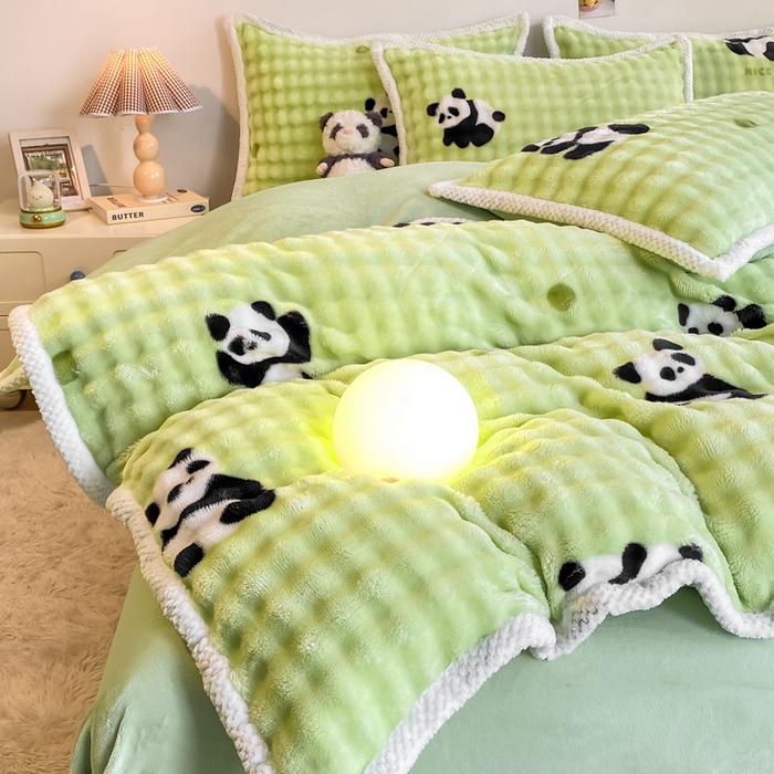 91家纺网 家纺一手货源 找家纺 悦织湾家纺 2025新款床单床笠款A类仿兔毛绒印花泡泡四件套轻奢牛奶绒四件套单双人学生宿舍 泡泡熊猫青绿