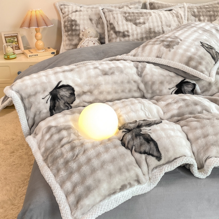 91家纺网 家纺一手货源 找家纺 悦织湾家纺 2025新款床单床笠款A类仿兔毛绒印花泡泡四件套轻奢牛奶绒四件套单双人学生宿舍 泡泡蝴蝶灰