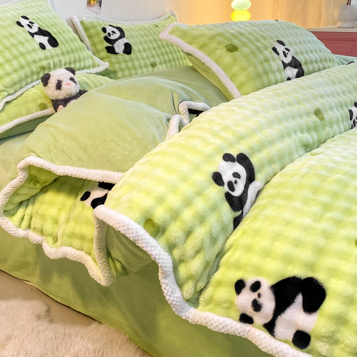 91家纺网 家纺一手货源 找家纺 悦织湾家纺 2025新款床单床笠款A类仿兔毛绒印花泡泡四件套轻奢牛奶绒四件套单双人学生宿舍 泡泡熊猫青绿