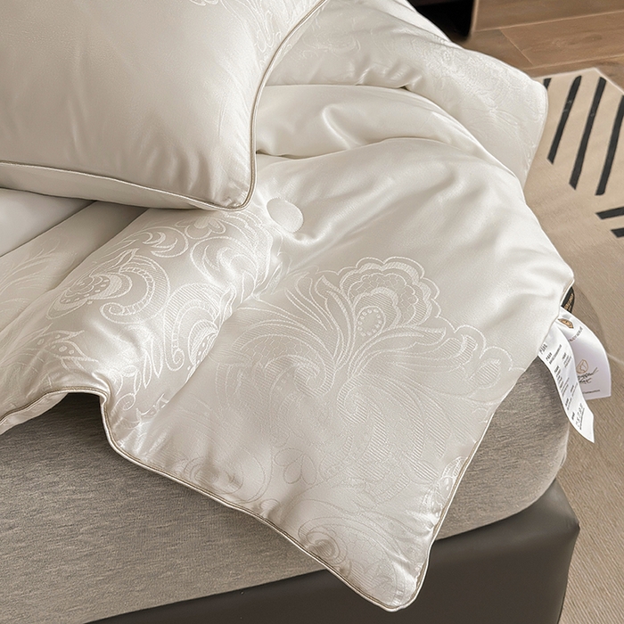 91家纺网 家纺一手货源 找家纺 娇逸家居 2025新款60支天丝棉提花贵妇银丝春秋被被子被芯可配同系列枕套床单 悦动白
