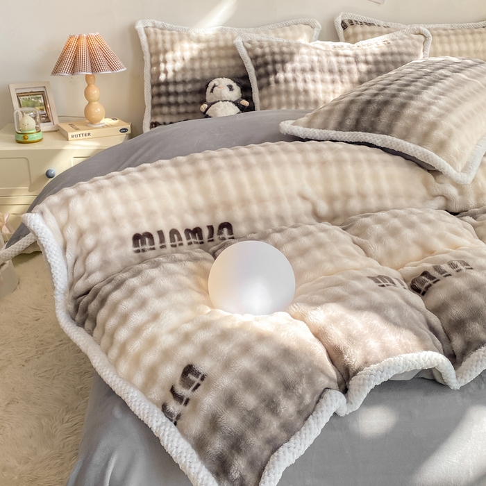 91家纺网 家纺一手货源 找家纺 悦织湾家纺 2025新款床单床笠款A类仿兔毛绒印花泡泡四件套轻奢牛奶绒四件套单双人学生宿舍 泡泡咪咪灰