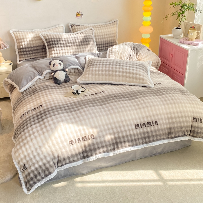 91家纺网 家纺一手货源 找家纺 悦织湾家纺 2025新款床单床笠款A类仿兔毛绒印花泡泡四件套轻奢牛奶绒四件套单双人学生宿舍 泡泡咪咪灰