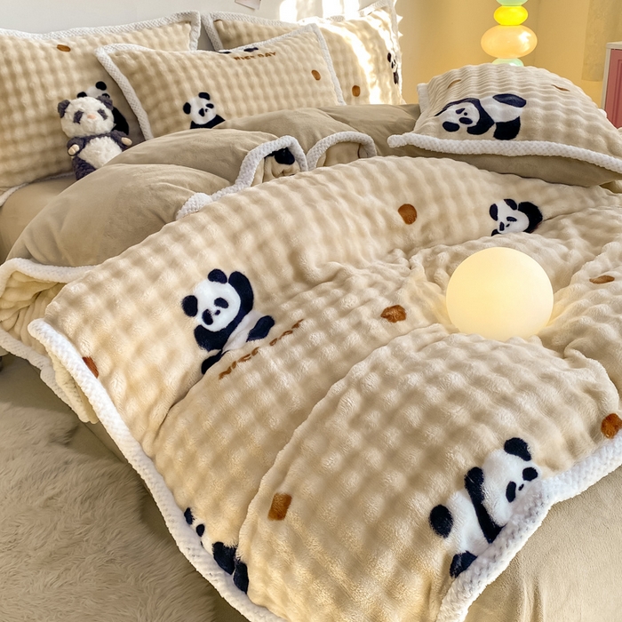 91家纺网 家纺一手货源 找家纺 悦织湾家纺 2025新款床单床笠款A类仿兔毛绒印花泡泡四件套轻奢牛奶绒四件套单双人学生宿舍 泡泡熊猫咖