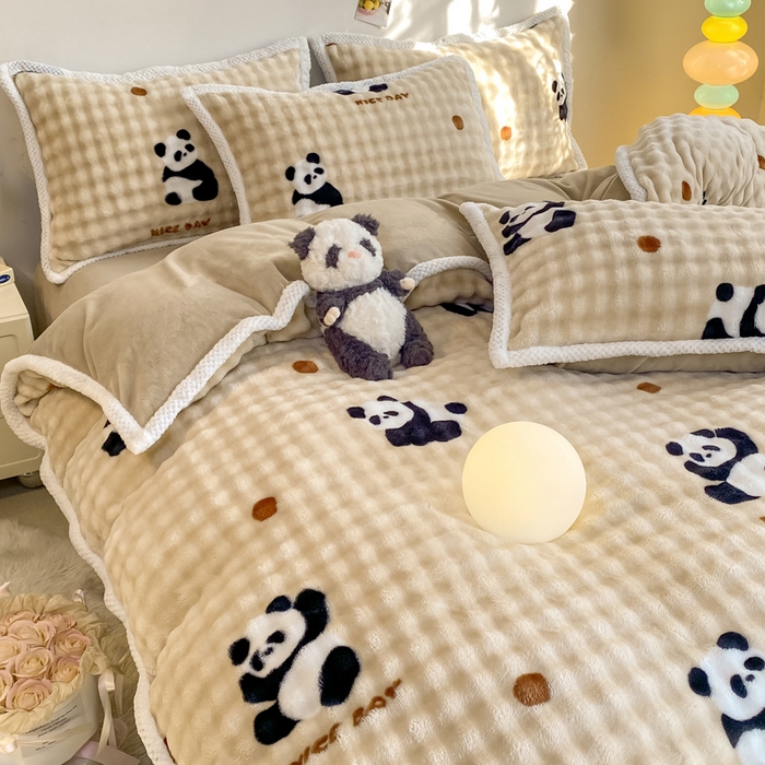 91家纺网 家纺一手货源 找家纺 悦织湾家纺 2025新款床单床笠款A类仿兔毛绒印花泡泡四件套轻奢牛奶绒四件套单双人学生宿舍 泡泡熊猫咖