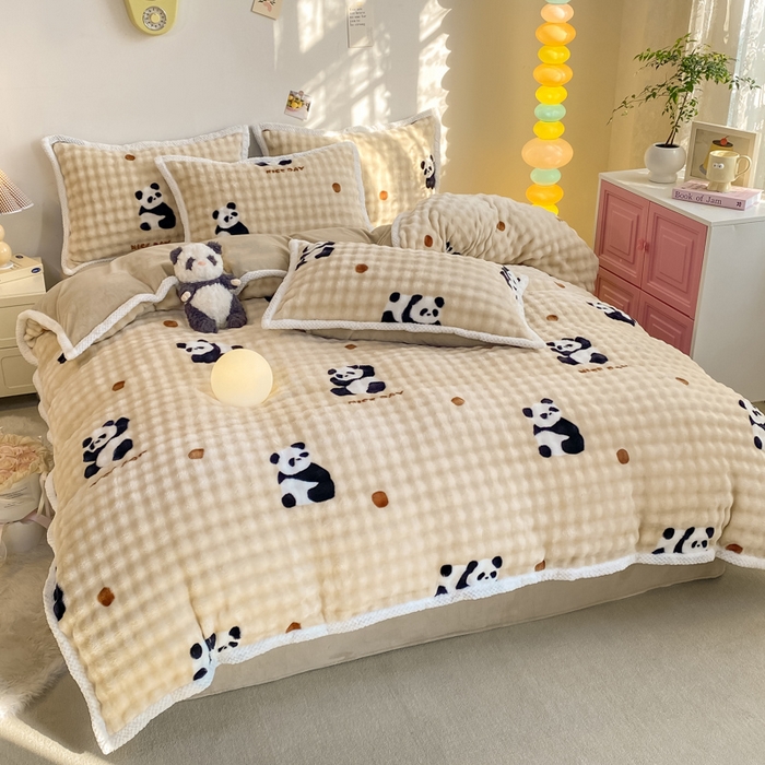 91家纺网 家纺一手货源 找家纺 悦织湾家纺 2025新款床单床笠款A类仿兔毛绒印花泡泡四件套轻奢牛奶绒四件套单双人学生宿舍 泡泡熊猫咖