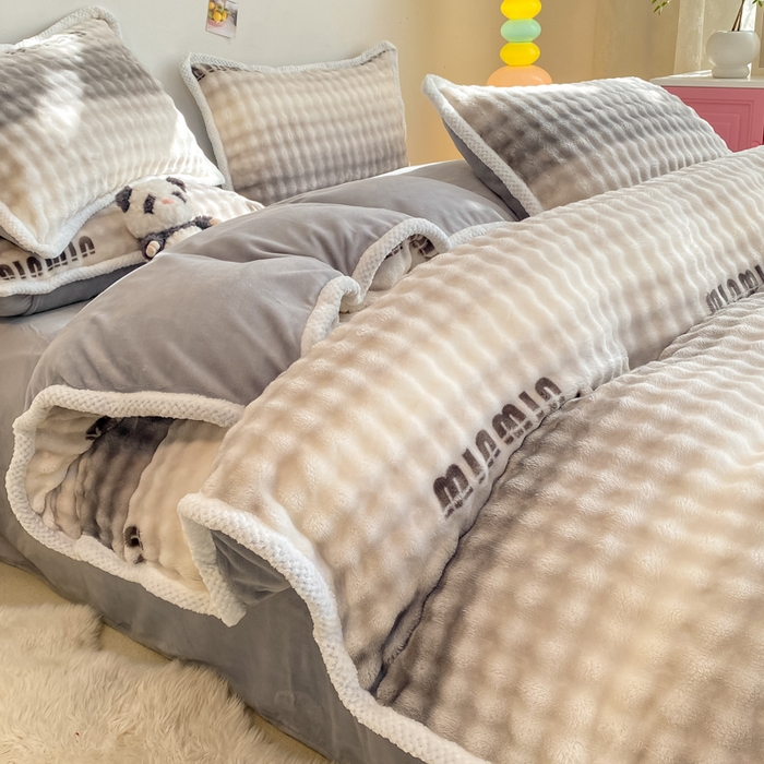 91家纺网 家纺一手货源 找家纺 悦织湾家纺 2025新款床单床笠款A类仿兔毛绒印花泡泡四件套轻奢牛奶绒四件套单双人学生宿舍 泡泡咪咪灰