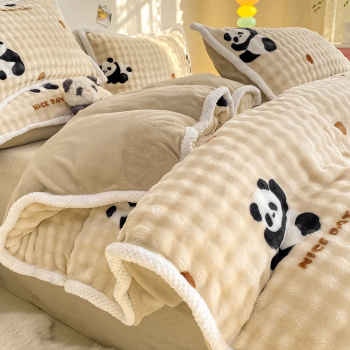 91家纺网 家纺一手货源 找家纺 悦织湾家纺 2025新款床单床笠款A类仿兔毛绒印花泡泡四件套轻奢牛奶绒四件套单双人学生宿舍 泡泡熊猫咖