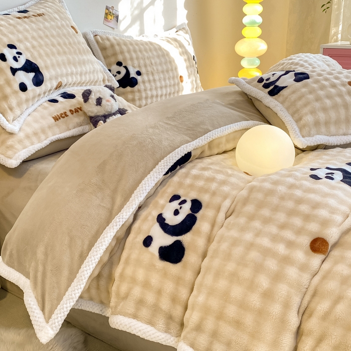 91家纺网 家纺一手货源 找家纺 悦织湾家纺 2025新款床单床笠款A类仿兔毛绒印花泡泡四件套轻奢牛奶绒四件套单双人学生宿舍 泡泡熊猫咖