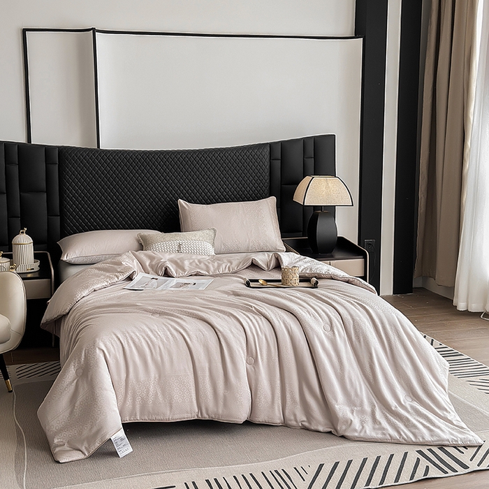 91家纺网 家纺一手货源 找家纺 娇逸家居 2025新款60支天丝棉提花贵妇银丝春秋被被子被芯可配同系列枕套床单 珠箔灰