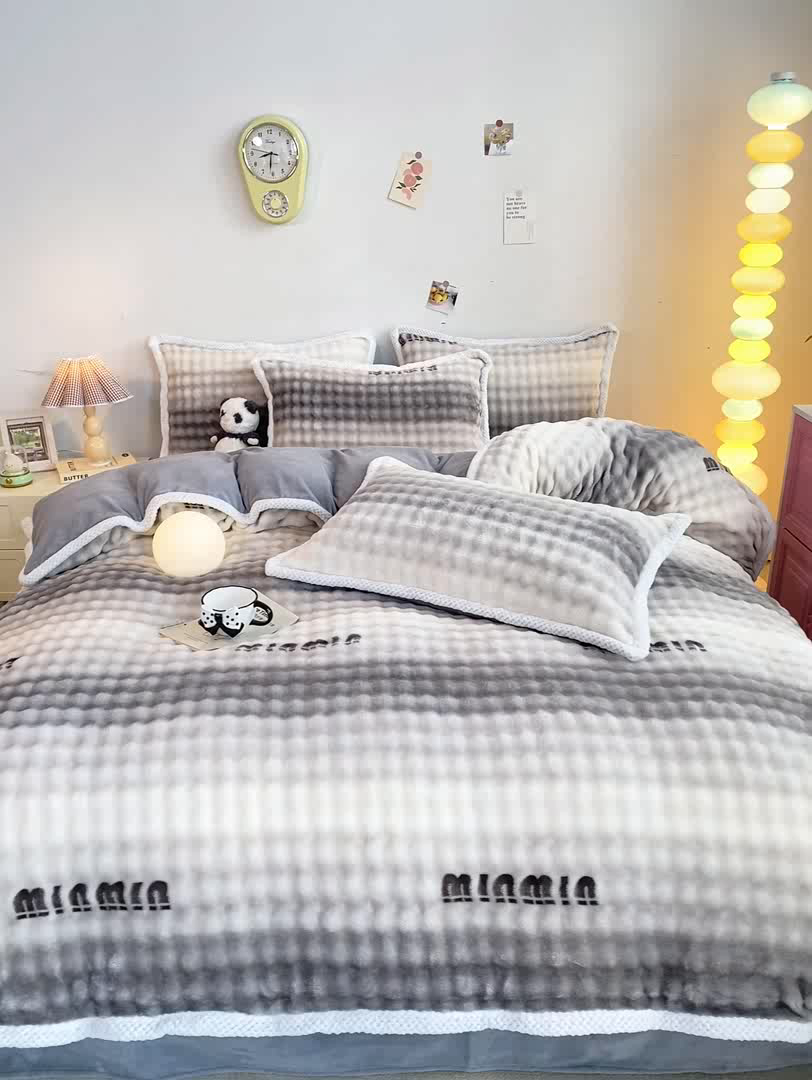 91家纺网 家纺一手货源 找家纺 悦织湾家纺 2025新款床单床笠款A类仿兔毛绒印花泡泡四件套轻奢牛奶绒四件套单双人学生宿舍 泡泡咪咪灰