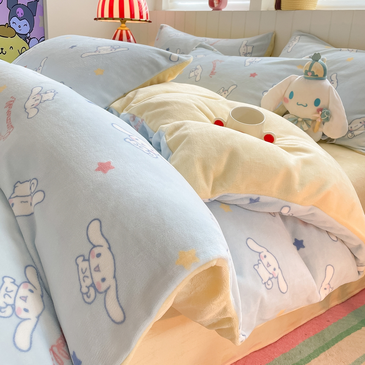 91家纺网 家纺一手货源 找家纺 金爱家 2025新款A类正版三丽鸥授权卡通加厚高克重牛奶绒系列四件套 绒三丽鸥-星星玉桂狗