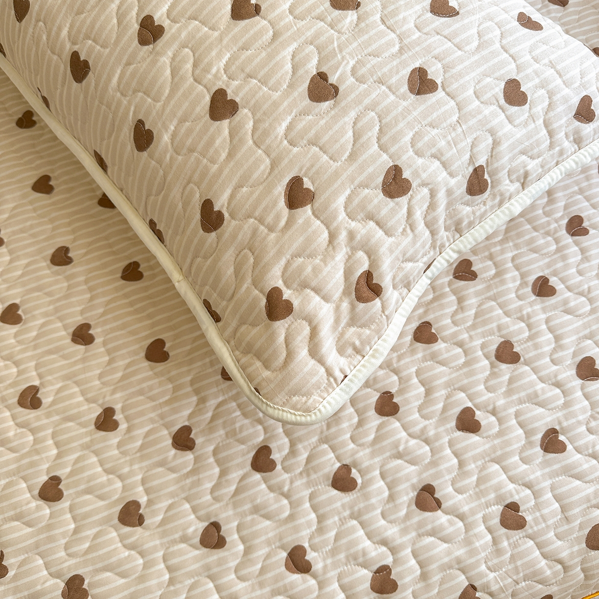 91家纺网 家纺一手货源 找家纺 笠裙家纺 2025新款磨毛夹棉S边单件三件套韩版防滑床裙单床裙床裙单件 心意