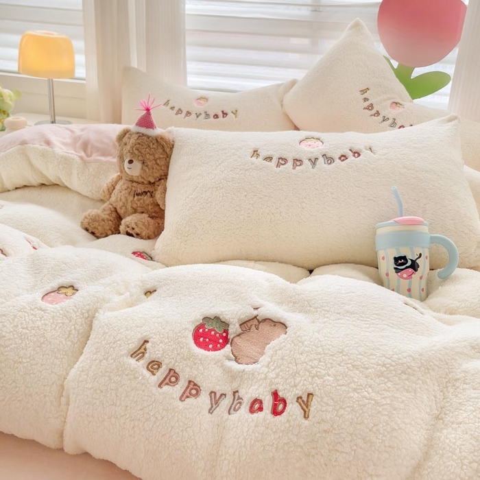 91家纺网 家纺一手货源 找家纺 （总）亲亲公主 2025新款羊羔绒绣花保暖四件套-草莓熊